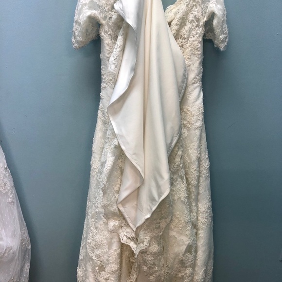 SAMPLE Alfred Angelo 1/2Sleeve Lace Wedding Dress, Ivory A-Line Off Shoulder - Picture 15 of 15